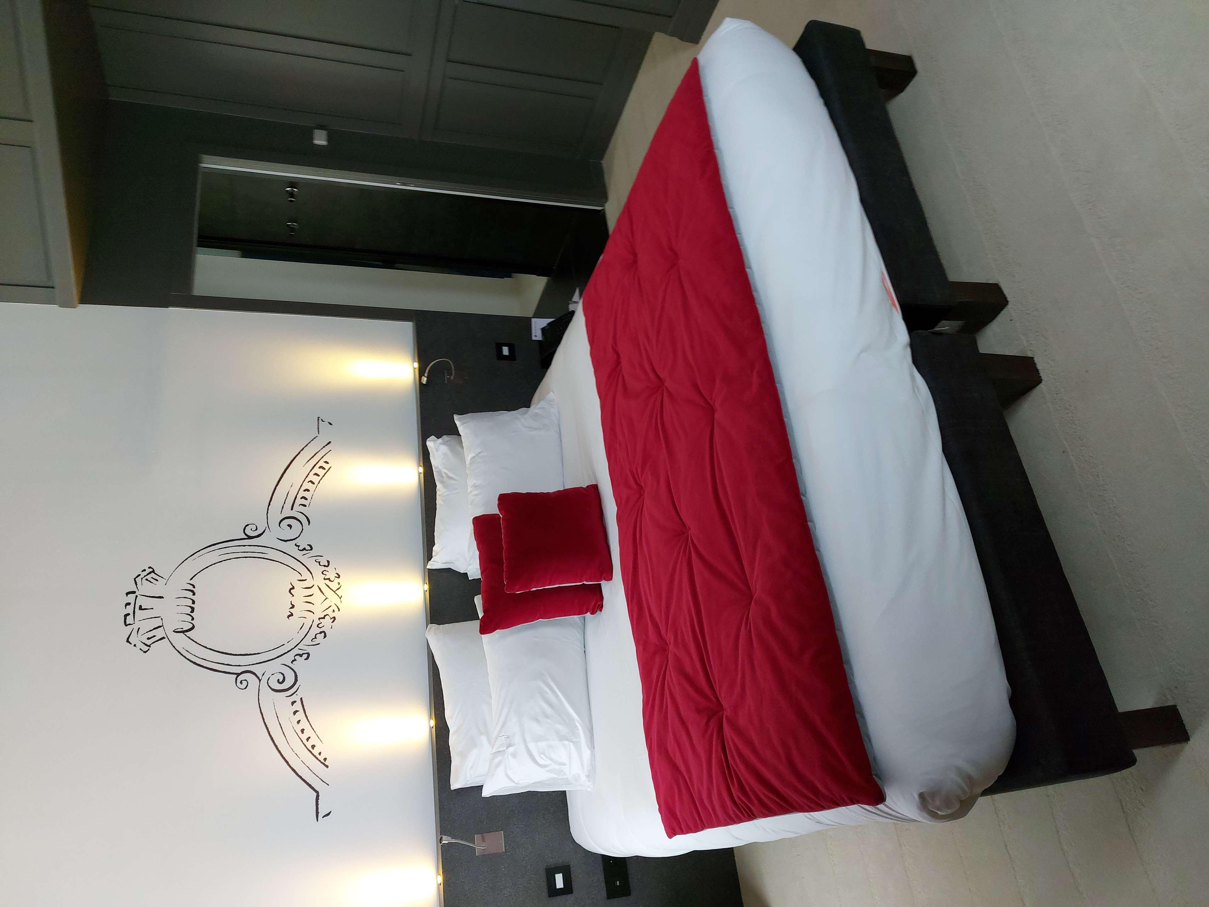 Best Western Premier Hotel De La Cite Royale Лош Екстер'єр фото