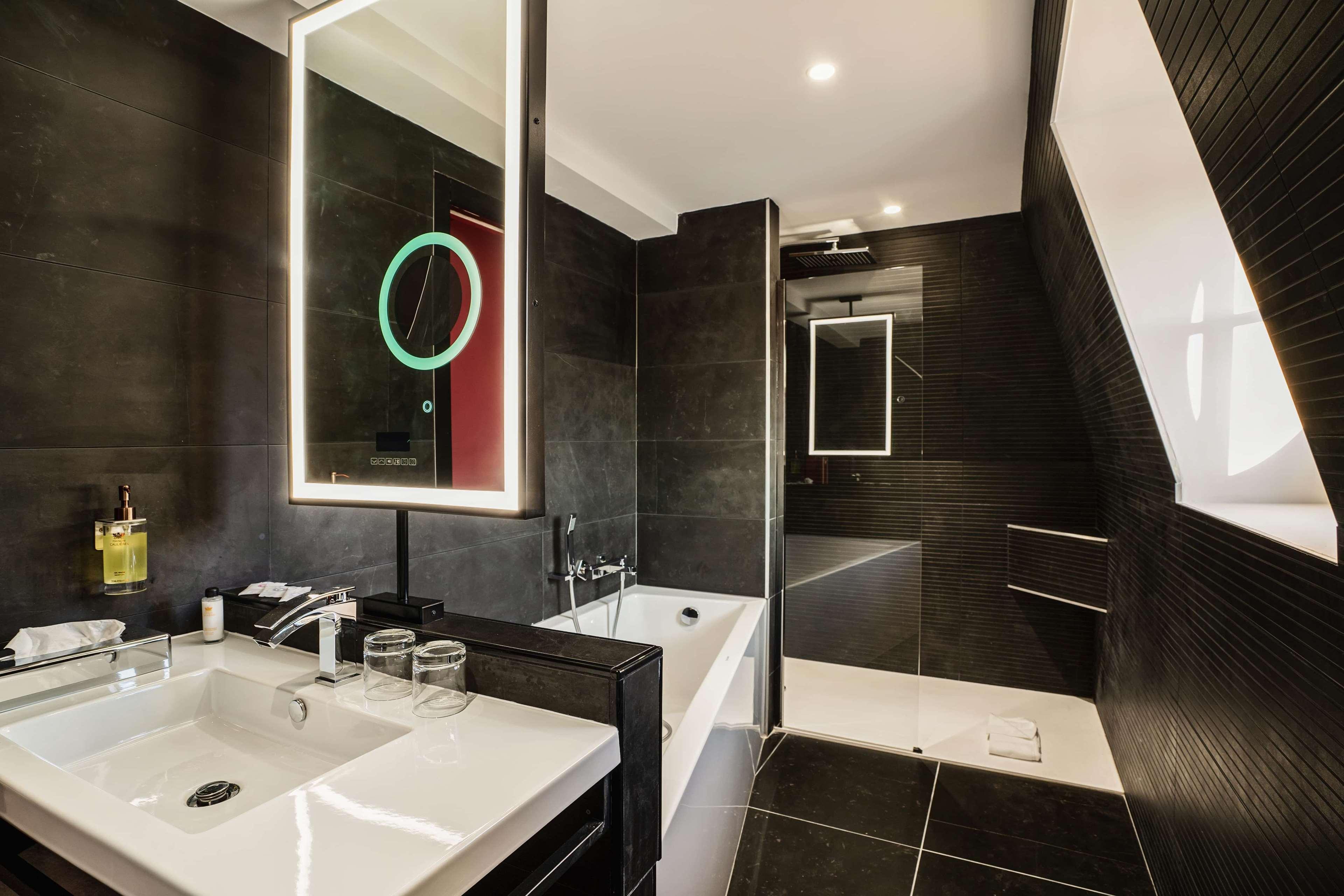 Best Western Premier Hotel De La Cite Royale Лош Екстер'єр фото